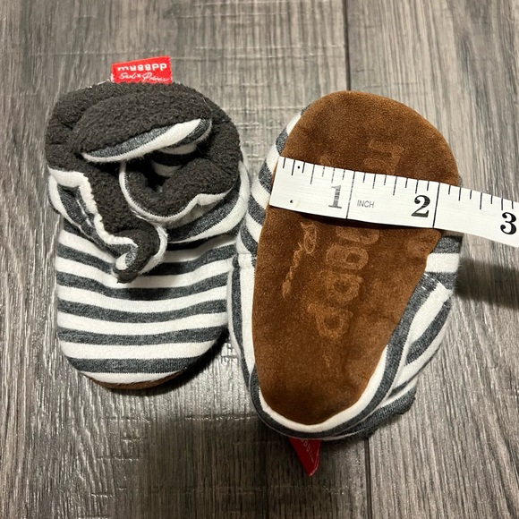 Unisex-Baby White and Grey Stripes Fleece Booties Socks Non Skid Gripper Bottom - Picture 11 of 12